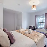 بيت للعطل 2 Bed In Oc-sz140 *